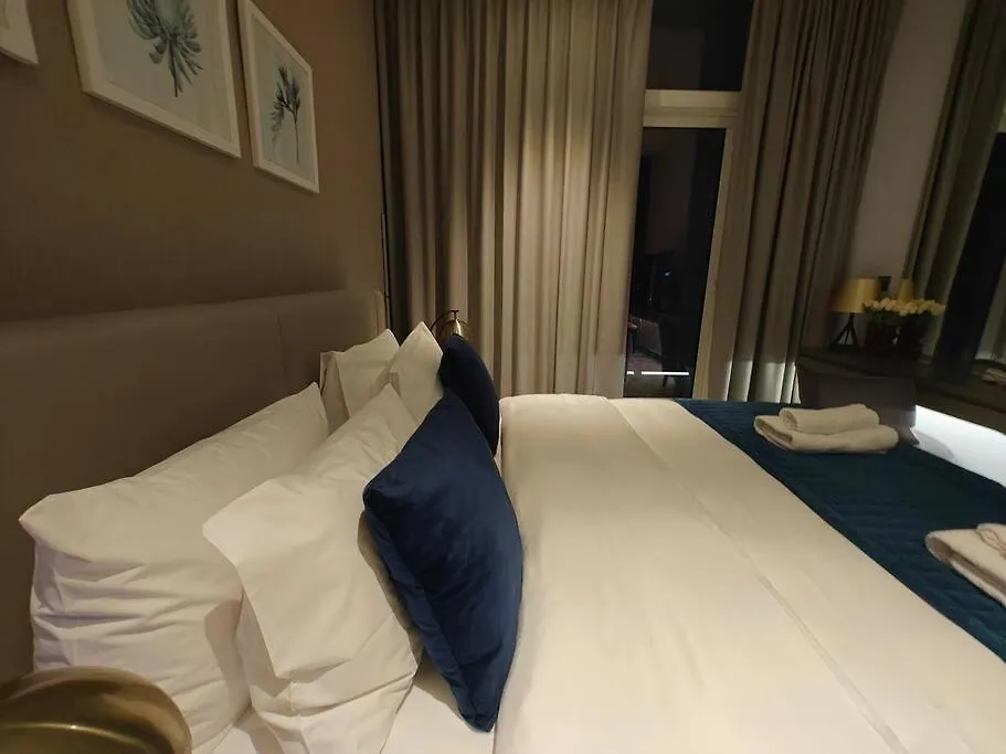 Lemodcasa - Modern Chic Studio Dubaï